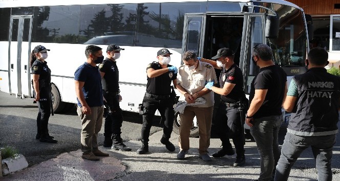 Kokainle yakalanan kaptan ile gemi mürettebatı adliyede