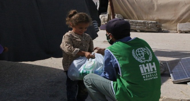 Suriye’deki kamplara hijyen paketi dağıtıldı