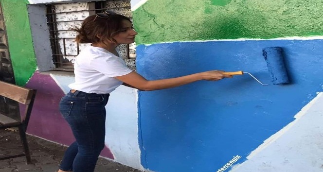 Öğretmenler okulu boyadı