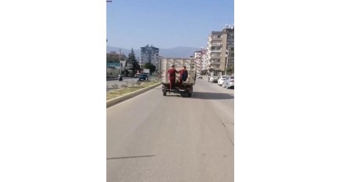 Öğrencilerin tehlikeli yolculuğu