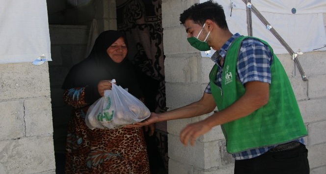 Suriye’de 4 bin aileye 200 ton patates dağıtıldı