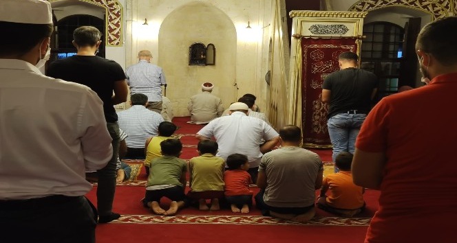 Çocuklar kandil heyecanıyla pandemi kurallarını unuttu