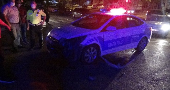 Polis aracıyla motosiklet çarpıştı: 1 yaralı
