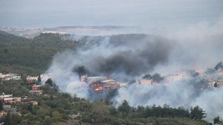 Hatay’da orman yangınlarına havadan ve karadan müdahale sürüyor