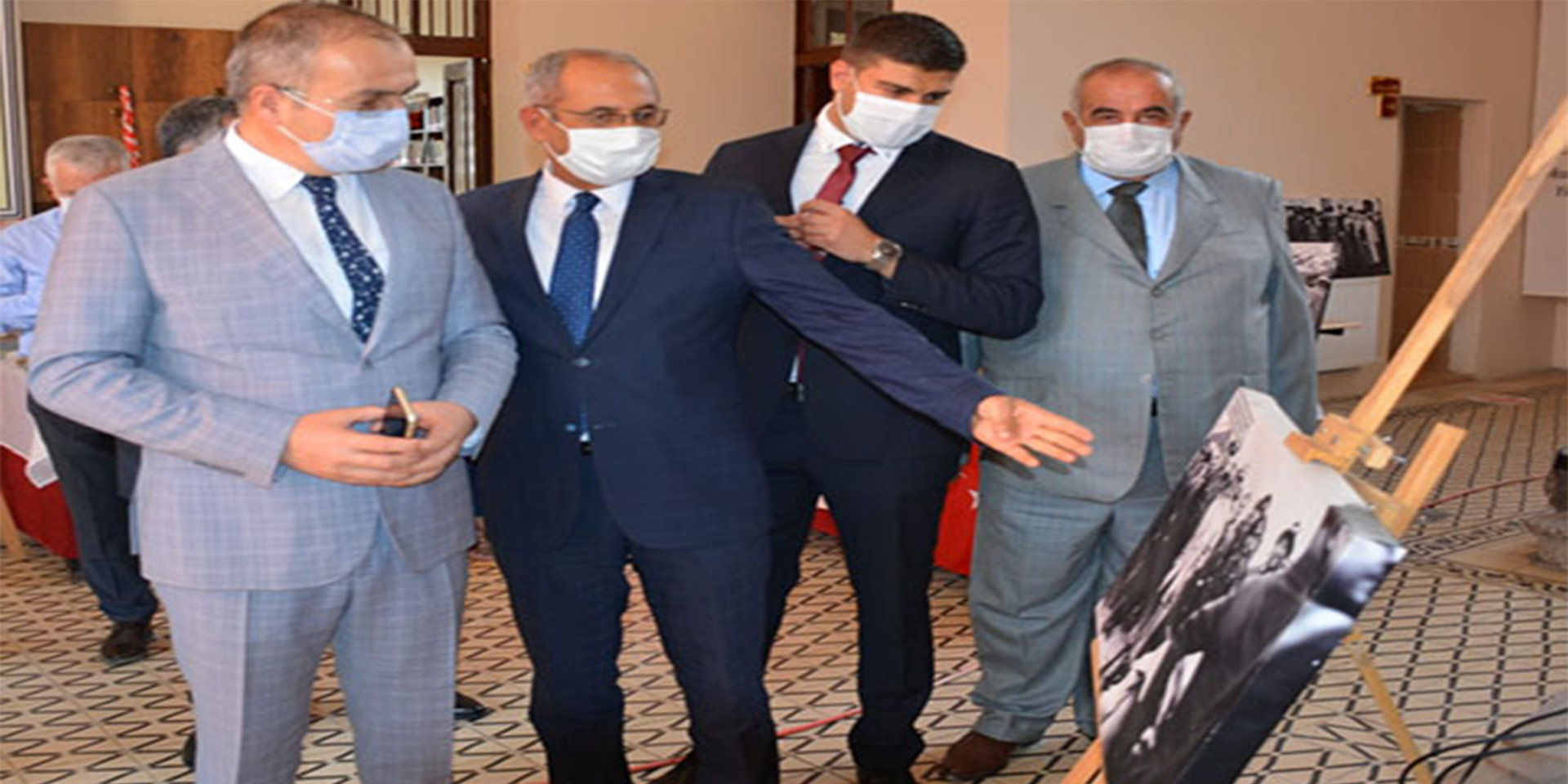 KÜTÜPHANEDEN 29 EKİM SERGİSİ