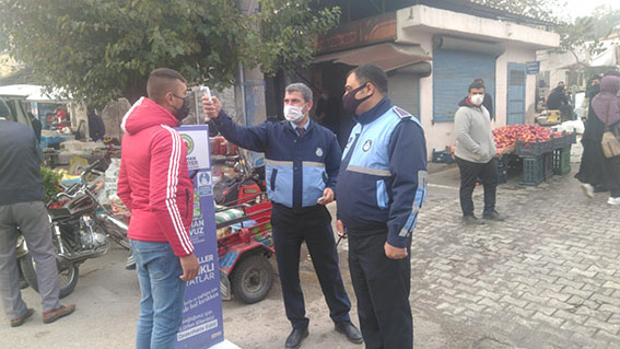 Pazartesi pazarında zabıtadan korona denetimi