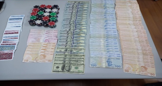 Evlerini kumarhaneye çevirdiler