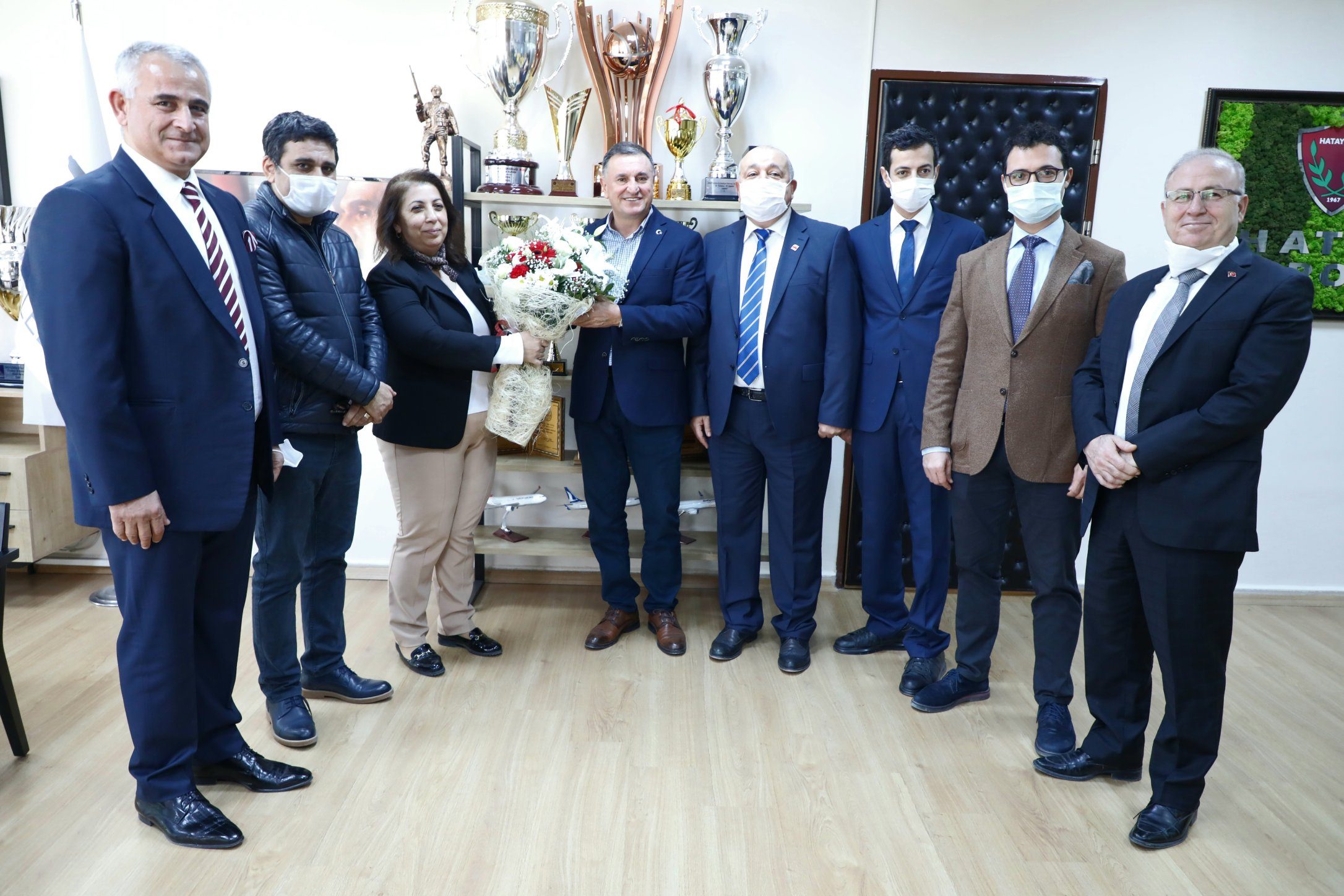 DİŞ HEKİMLERİNDEN LÜTFÜ SAVAŞ’A ANLAMLI ZİYARET