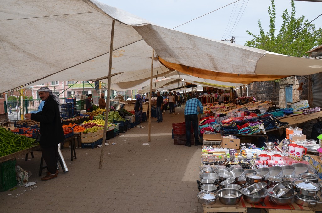 KIRIKHAN’DA PAZARLAR KURULMAYA BAŞLANIYOR