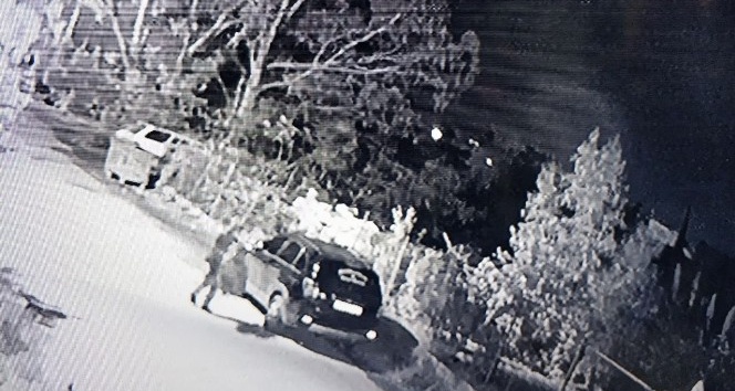 Hatay’da araç kundaklama anı güvenlik kamerasında