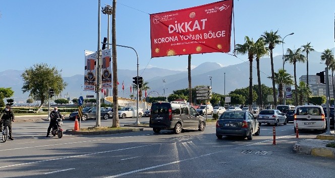 İskenderun’da afişli korona uyarısı