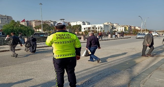 Hatay’da yayalara yol vermeyen 122 sürücüye 65 bin 952 TL ceza