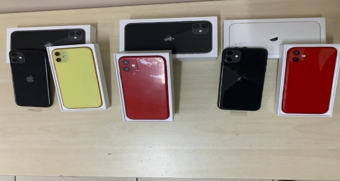 Maket cep telefonlarını gerçekmiş gibi satmışlar