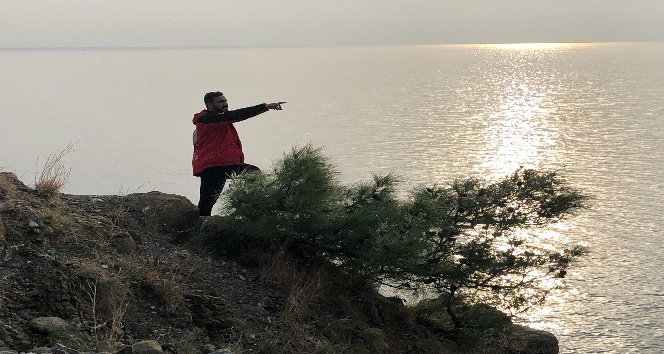 Denizde kaybolan genci arama çalışmaları sürüyor