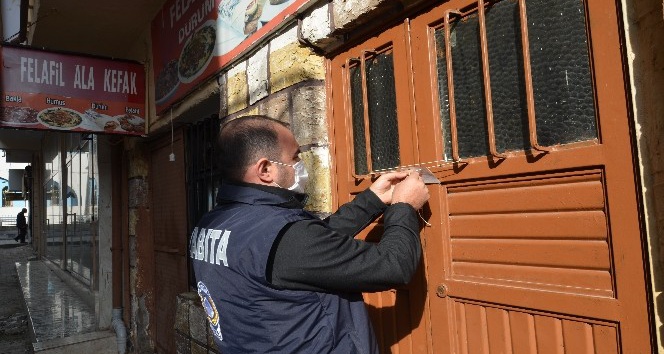 Kırıkhan’da ruhsatsız iş yerleri mühürlendi