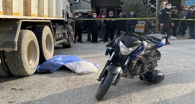 Kamyonla motosiklet çarpıştı: 1 ölü