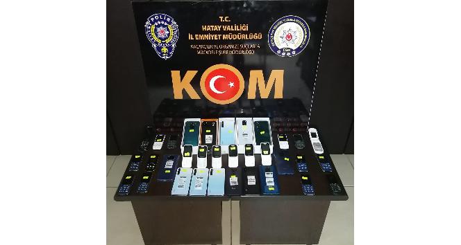 İskenderun’da 33 kaçak telefon ele geçirildi