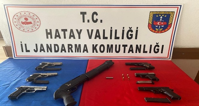 İş yerinde 7 adet ruhsatsız silah ele geçirildi