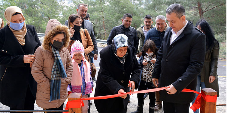 BAŞKAN GÜL’DEN ANNESİNE ANLAMLI SÜRPRİZ