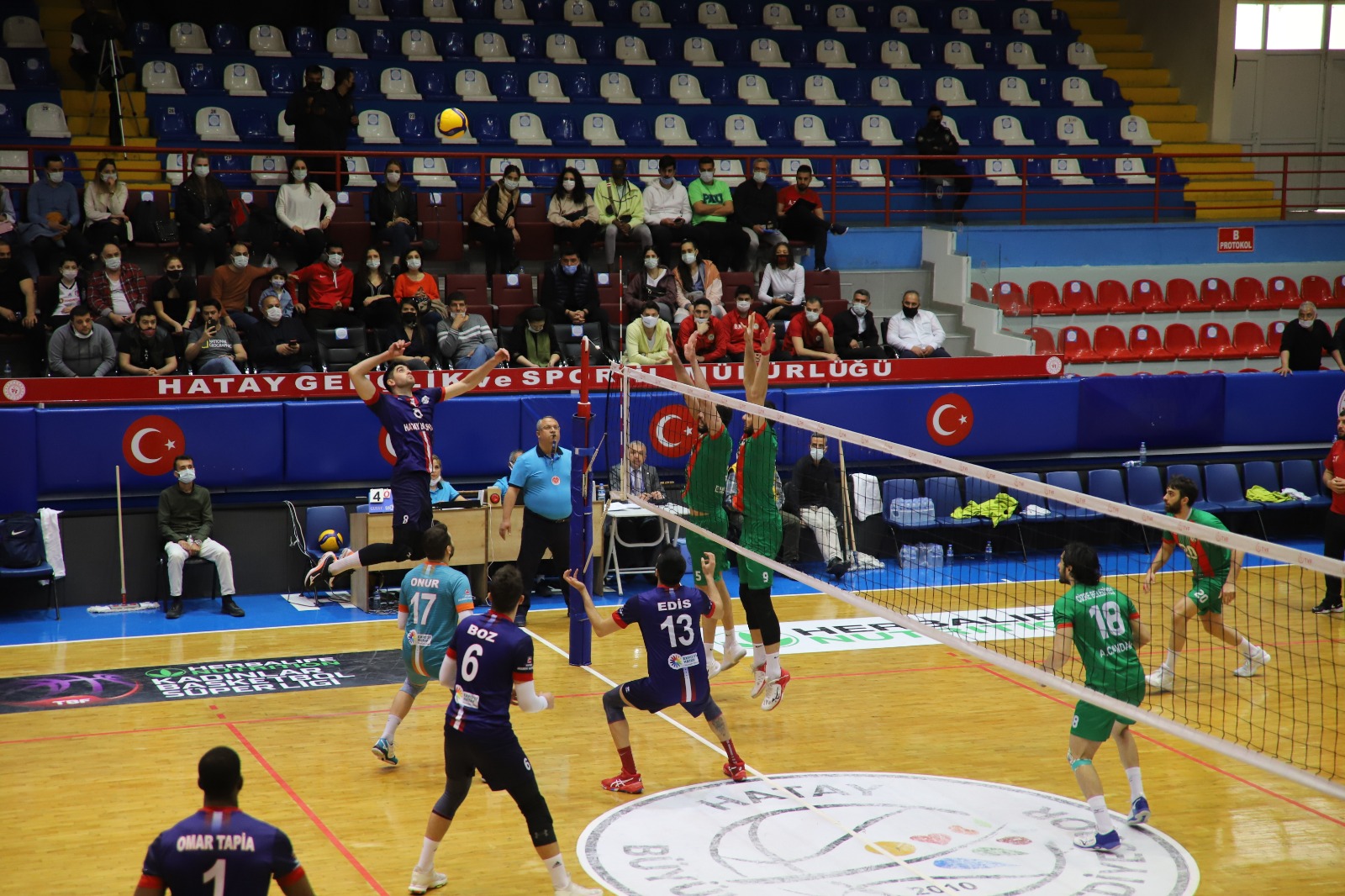 HATAY BÜYÜKŞEHİR BELEDİYESPOR’DAN LİDERE GEÇİT YOK (3)