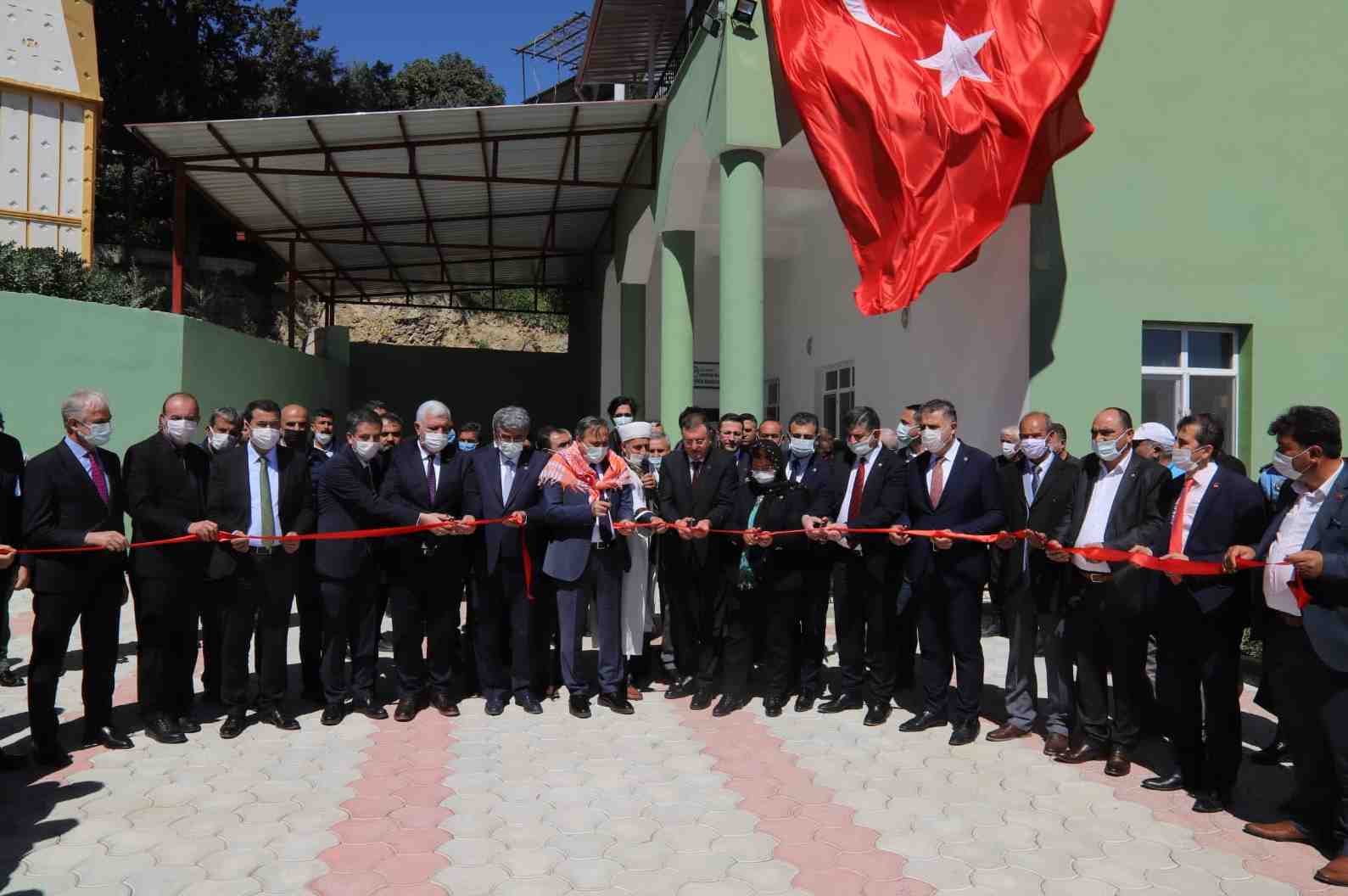 ÖZYÖRÜK MAHALLESİNDE CAMİ DUALARLA AÇILDI