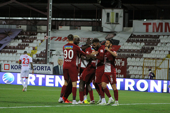 Hatayspor, Antalyaspor’u 3 golle geçti