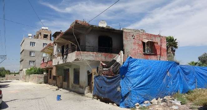 Evde çıkan yangında 4 kişi dumandan etkilendi