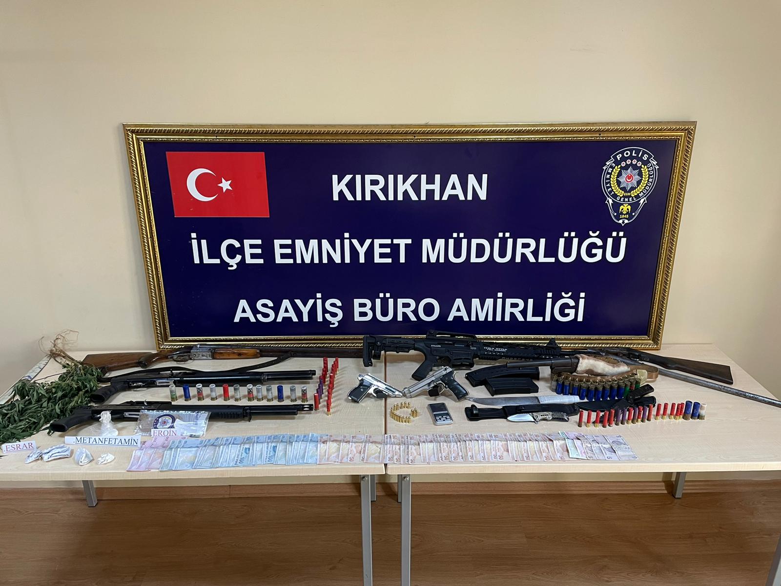 KIRIKHAN’DA 5 KİŞİ SİLAHLARIYLA YAKALANDI