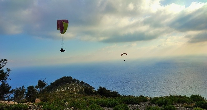 Hatay’da yamaç paraşütü yoğun ilgi görüyor