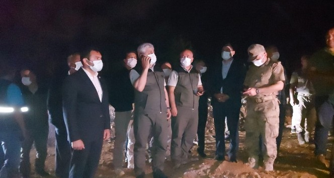 Vali Doğan yangın bölgesinde incelemelerde bulundu