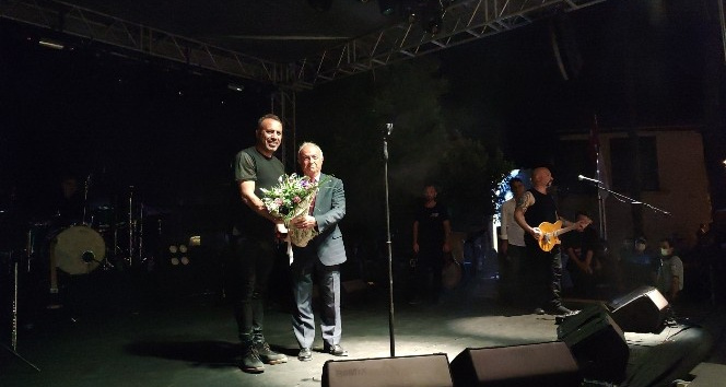 Haluk Levent Hatay’ın anavatana katılışının 82’nci yılı kutlamalarında sahne aldı