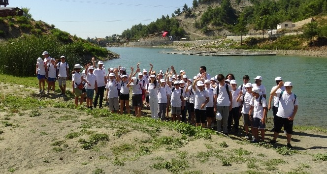 Hatay’da “Telafide Ben de Varım” diyen öğrenciler, doğayla buluştu