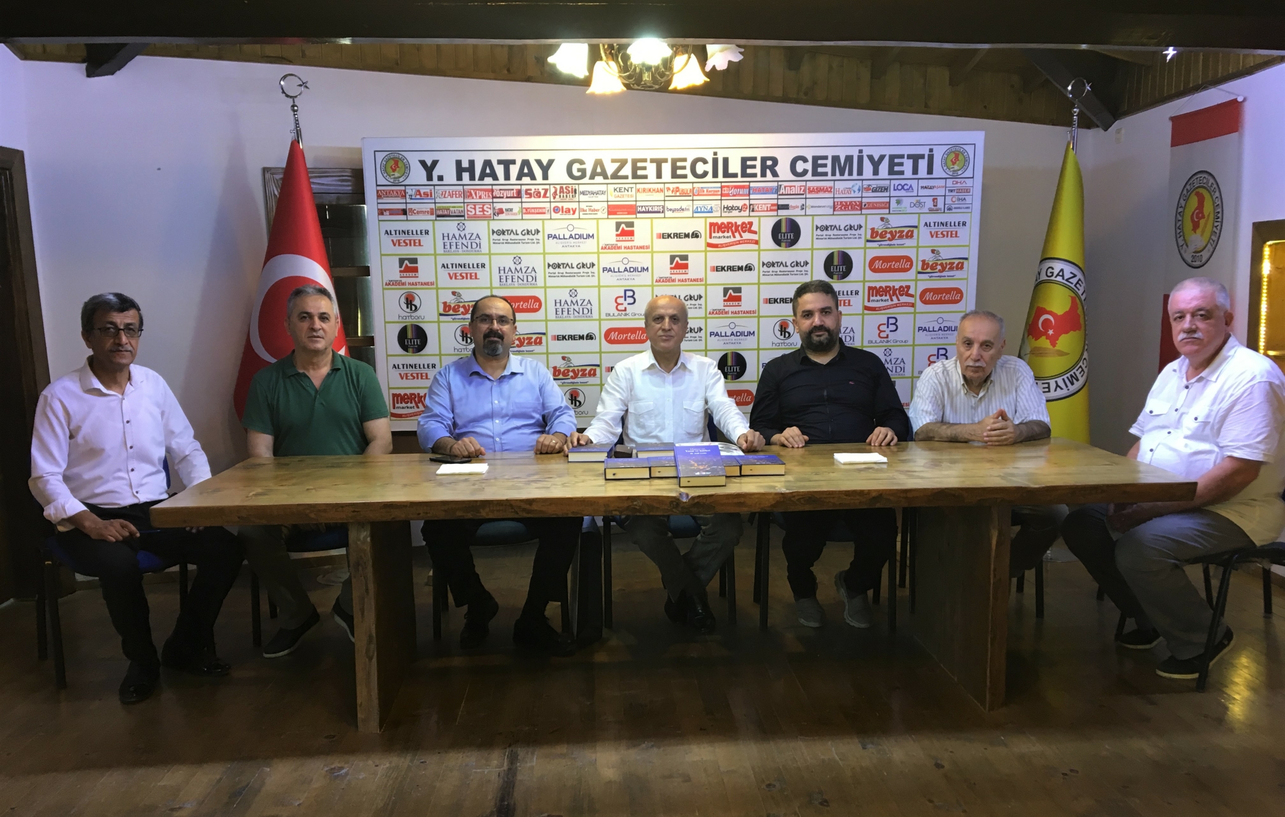 “HATAY’IN YAZAR VE ŞAİRLERİ” KİTABI YAYIMLANDI