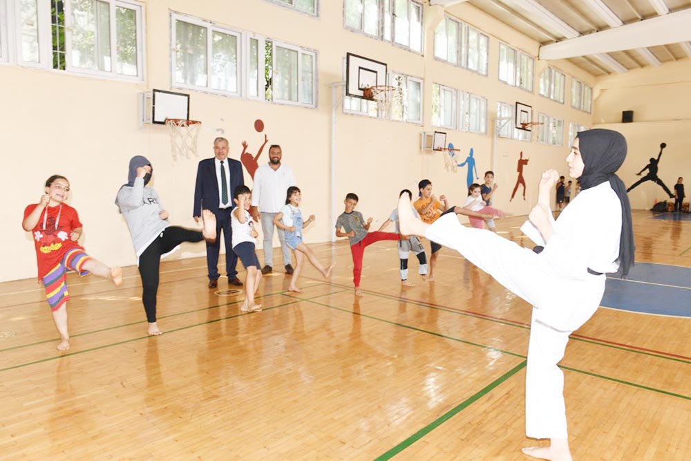 YILMAZ, ÖĞRENCİLERİ ZİYARET ETTİ