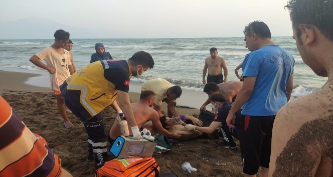 Samandağ’da akıntıya kapılan genç boğulma tehlikesi geçirdi