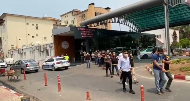 Aranan şüpheliler, 7 ayrı adrese yapılan baskınla yakalandı