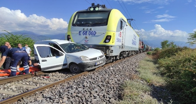 Dörtyol’da hemzemin geçitte tren kazası: 2 yaralı