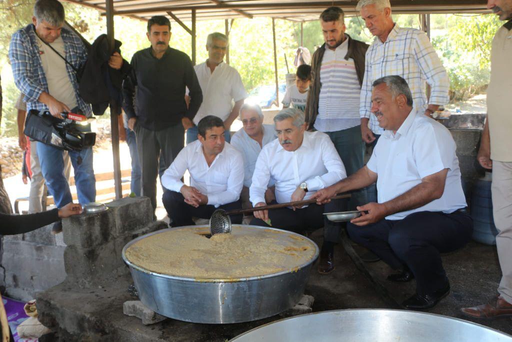 Milletvekili Hüseyin Yayman Hassa’da Pekmez Yapımına Katıldı