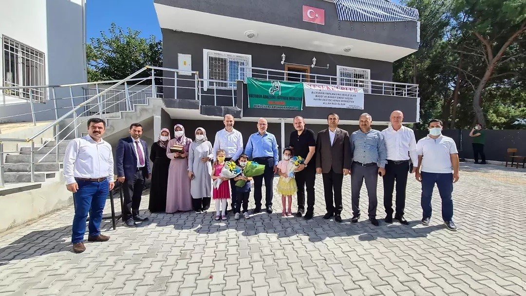 MAHALLELERİ KARIŞ KARIŞ GEZİYORLAR