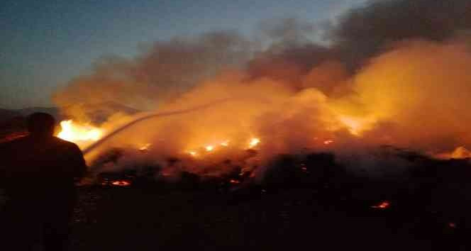 Samandağ’da çöp alanındaki yangın korkuttu
