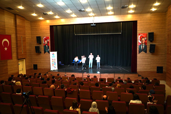 KUKABARE OYUNCULARI  EXPO HATAY İÇİN SAHNEDE