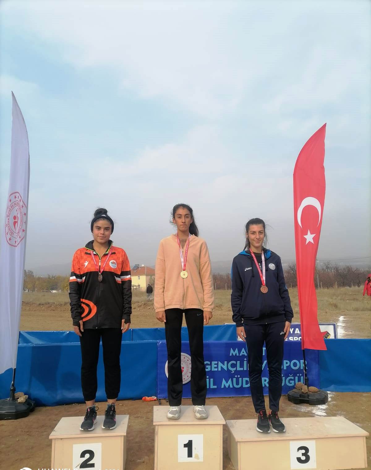 MAVİ-BEYAZLILAR MALATYA’DAN  KUPA VE MADALYALARLA DÖNDÜ