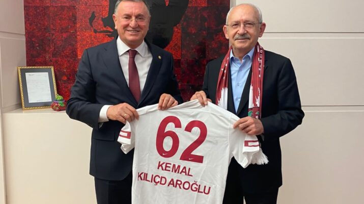 Kılıçdaroğlu’na ve Mansur Yavaş’a  Hatayspor Forması Hediye Edildi