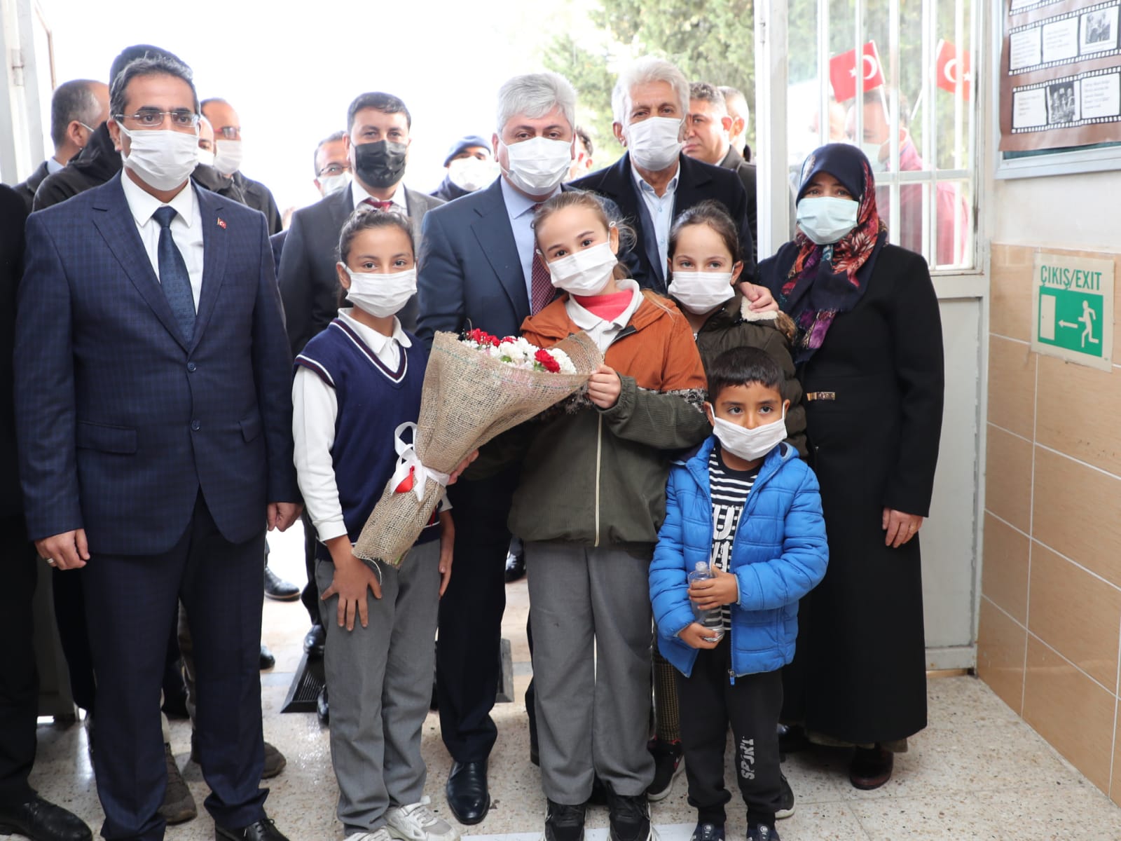 Vali Doğan, Bitiren Şehit Harun Çınar İlkokul ve Ortaokulu’nu Ziyaret Etti