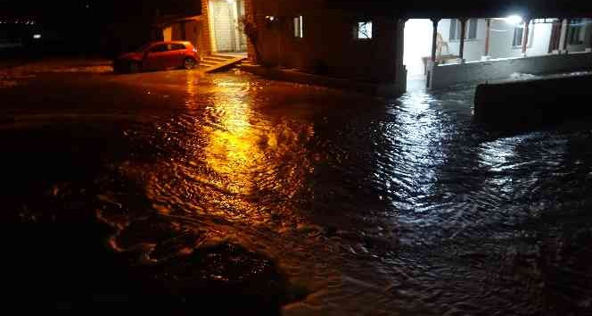 Hatay’da fırtına nedeniyle deniz taştı