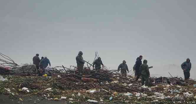 Asi Nehri taştı, bahçeleri bastı