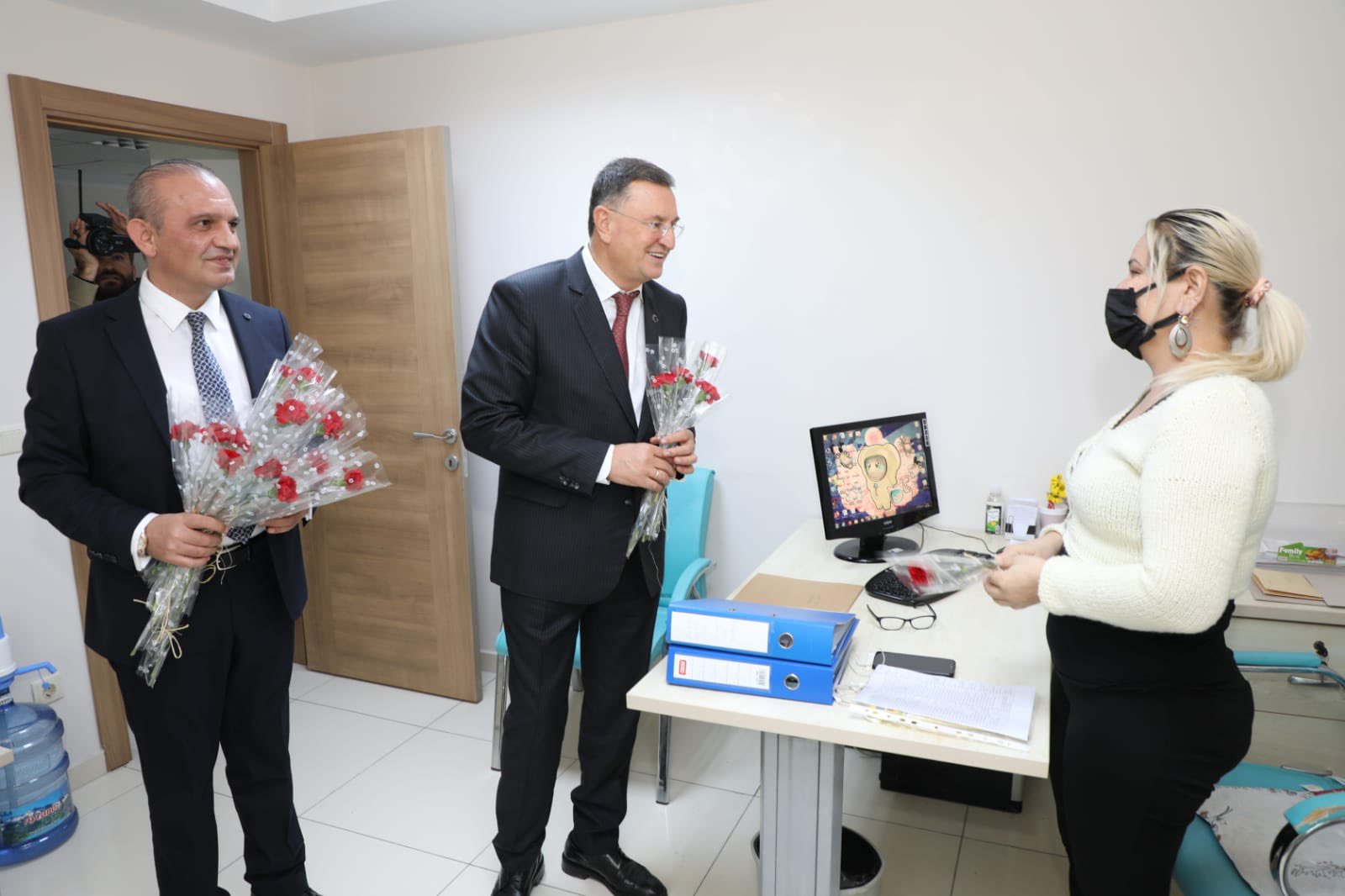 BAŞKAN SAVAŞ’TAN SAĞLIK ÇALIŞANLARINA JEST