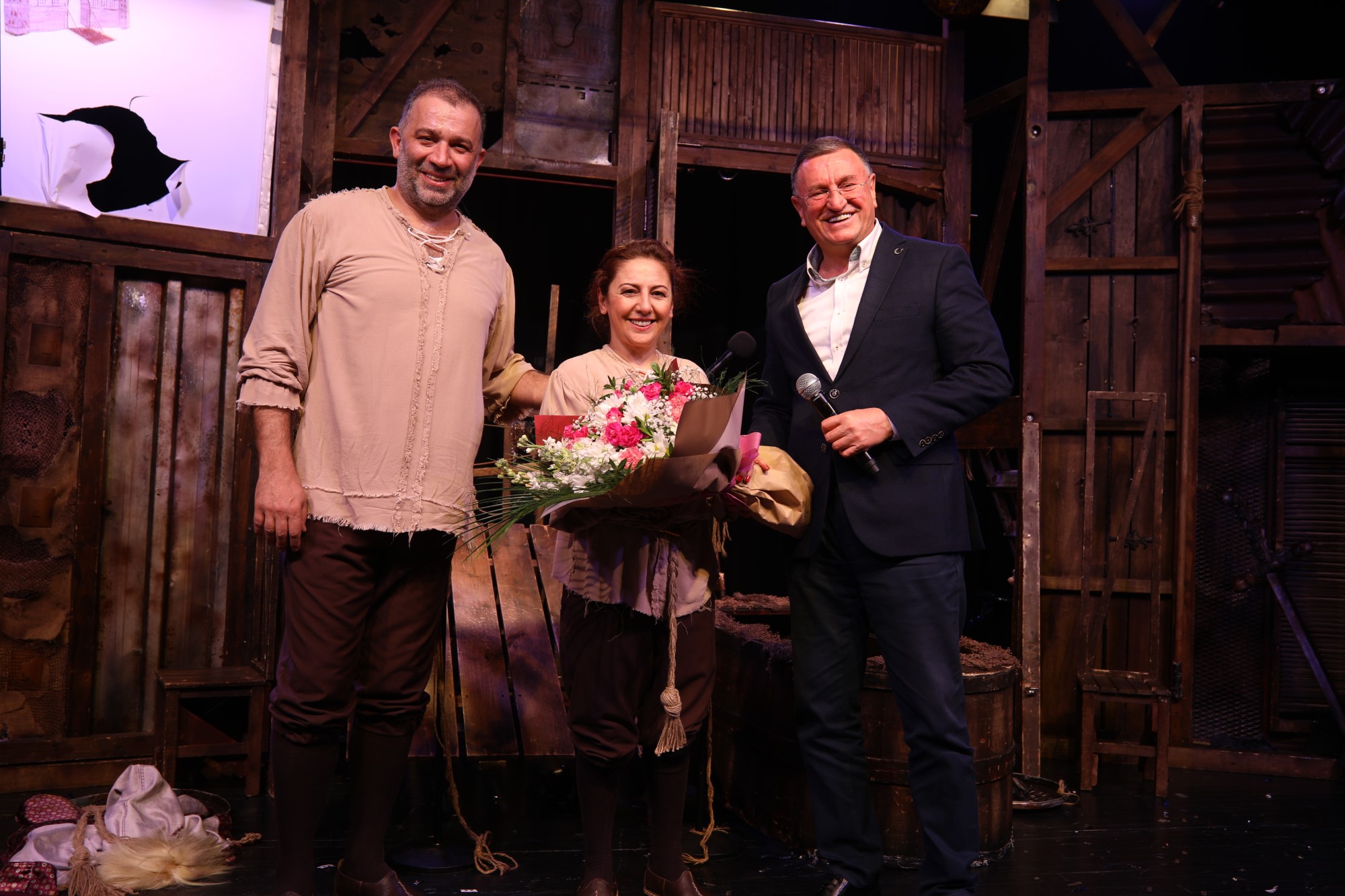 ‘BİR BABA HAMLET’ HATAYLI SANATSEVERLER İLE BULUŞTU