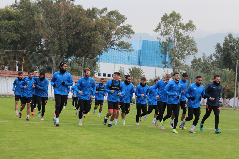 İSKENDERUN SPORLULAR  GALİBİYETE KİLİTLENDİ