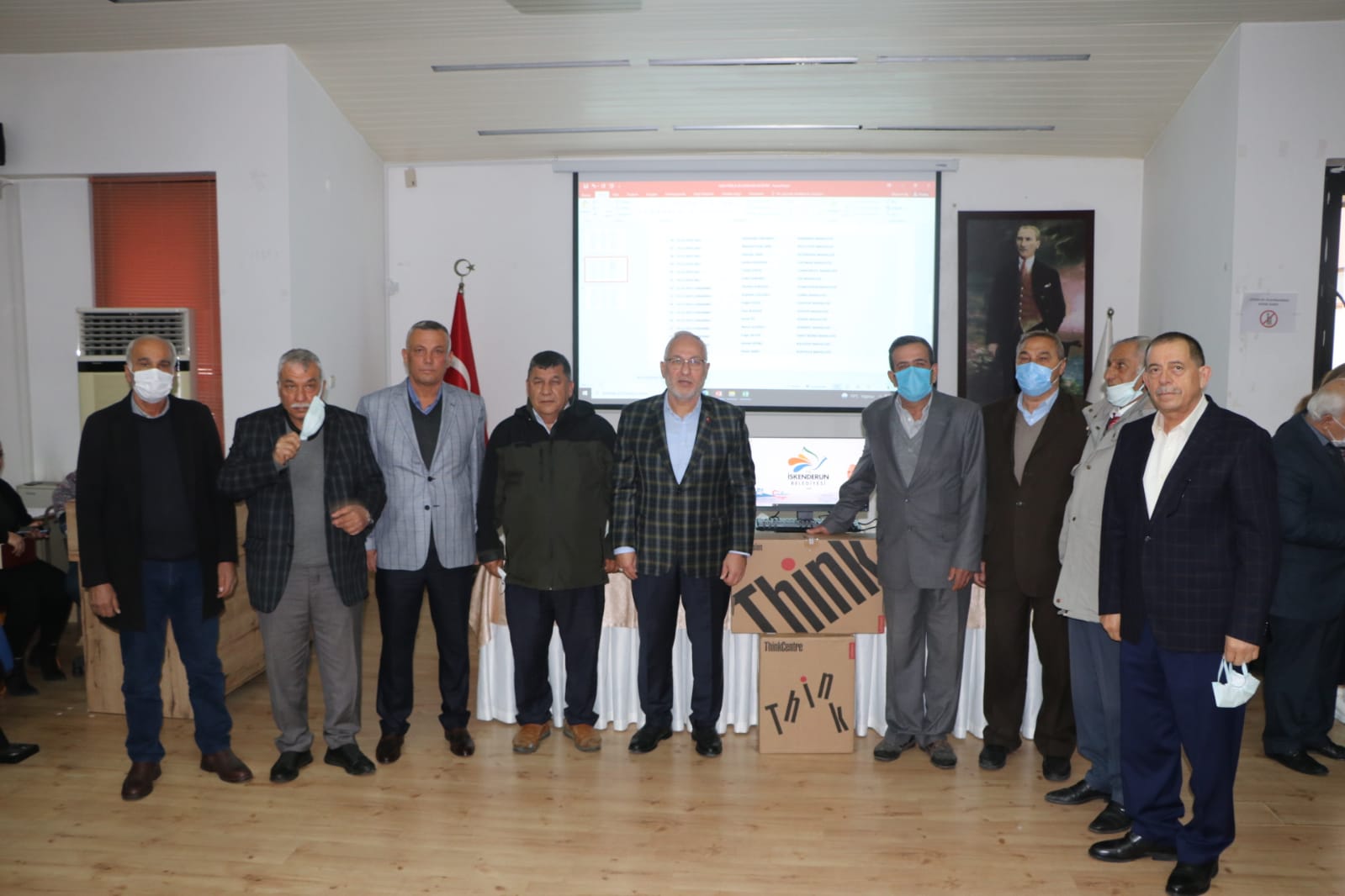 BAŞKAN FATİH TOSYALI’DAN MUHTARLARA BİLGİSAYAR DESTEĞİ